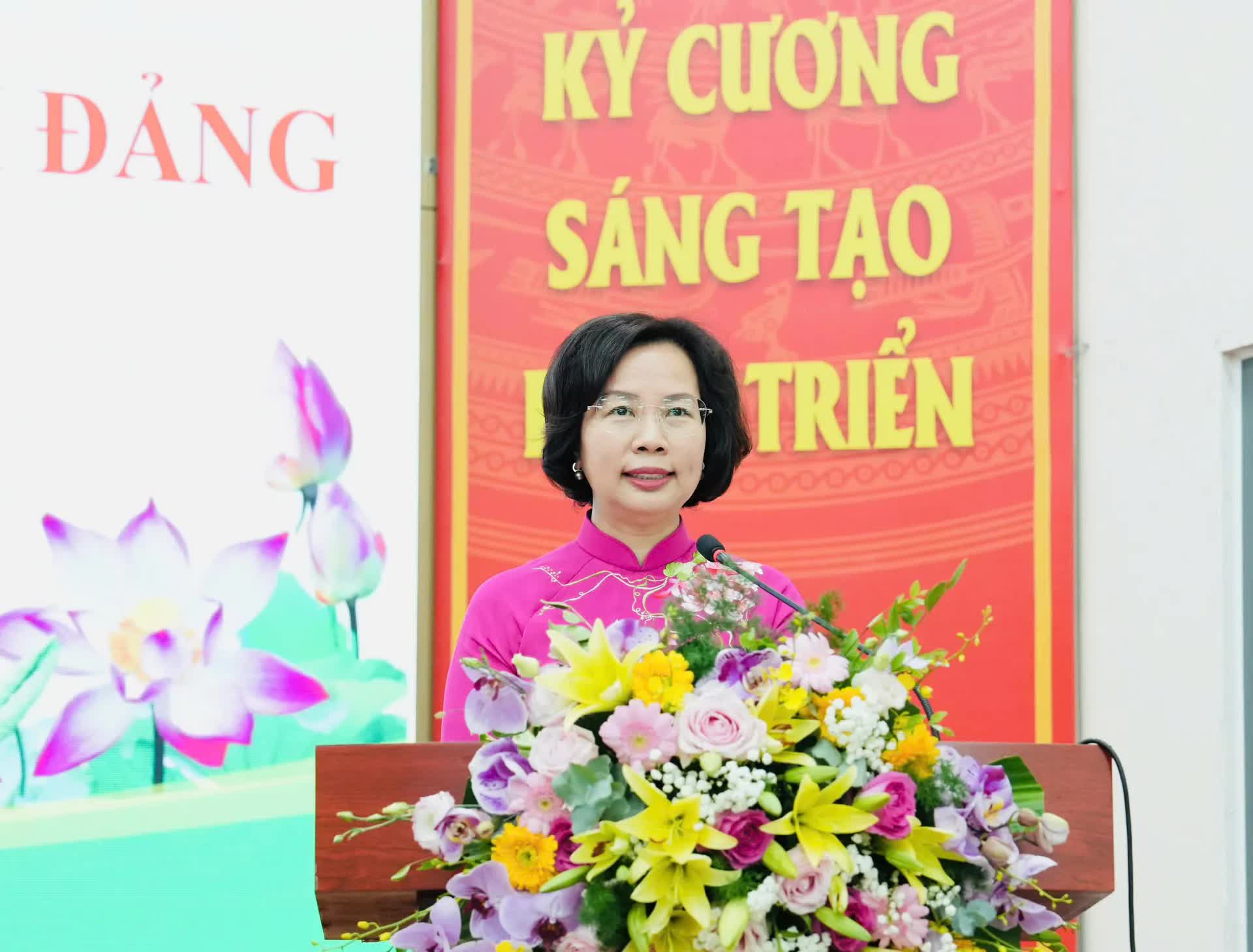 Đảng ủy phường Phương Liệt trao Huy hiệu Đảng tặng 245 đảng viên Đảng ủy phường Phương Liệt trao Huy hiệu Đảng tặng 245 đảng viên