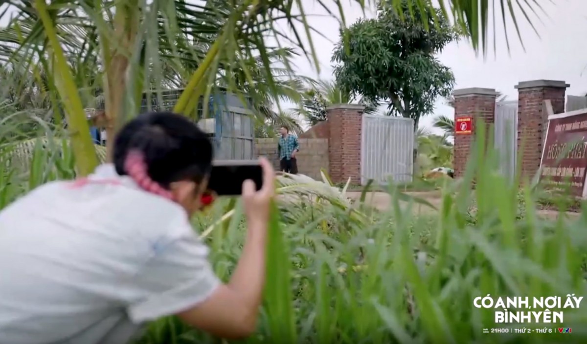“Có anh, nơi ấy bình yên” tập 18: Bằng và Tơ theo dõi trại lợn bị nghi gây ô nhiễm “Có anh, nơi ấy bình yên” tập 18: Bằng và Tơ theo dõi trại lợn bị nghi gây ô nhiễm
