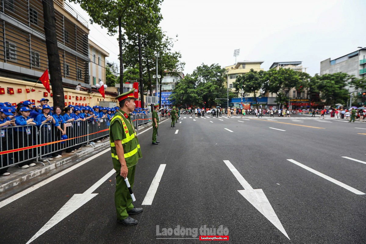 An ninh được thắt chặt trước giờ sơ duyệt diễu binh, diễu hành 27/8 An ninh thắt chặt trước giờ sơ duyệt diễu binh, diễu hành tối 27/8
