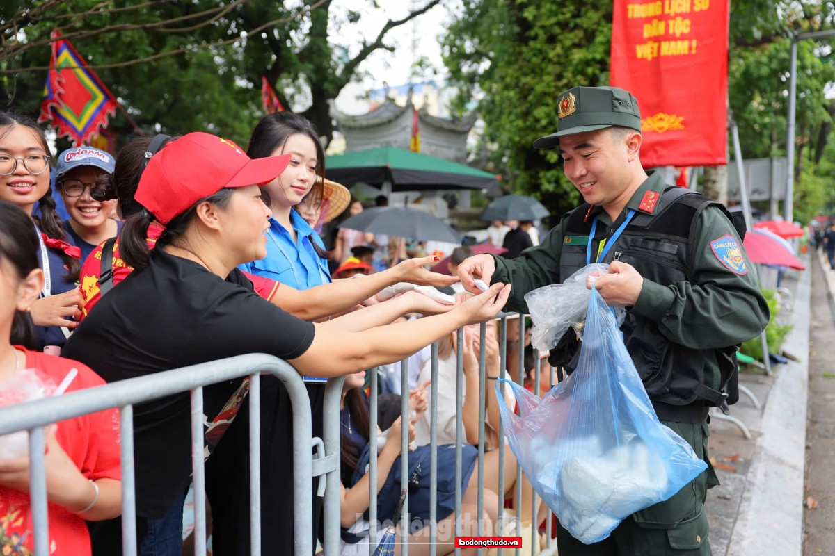 An ninh được thắt chặt trước giờ sơ duyệt diễu binh, diễu hành 27/8 An ninh thắt chặt trước giờ sơ duyệt diễu binh, diễu hành tối 27/8