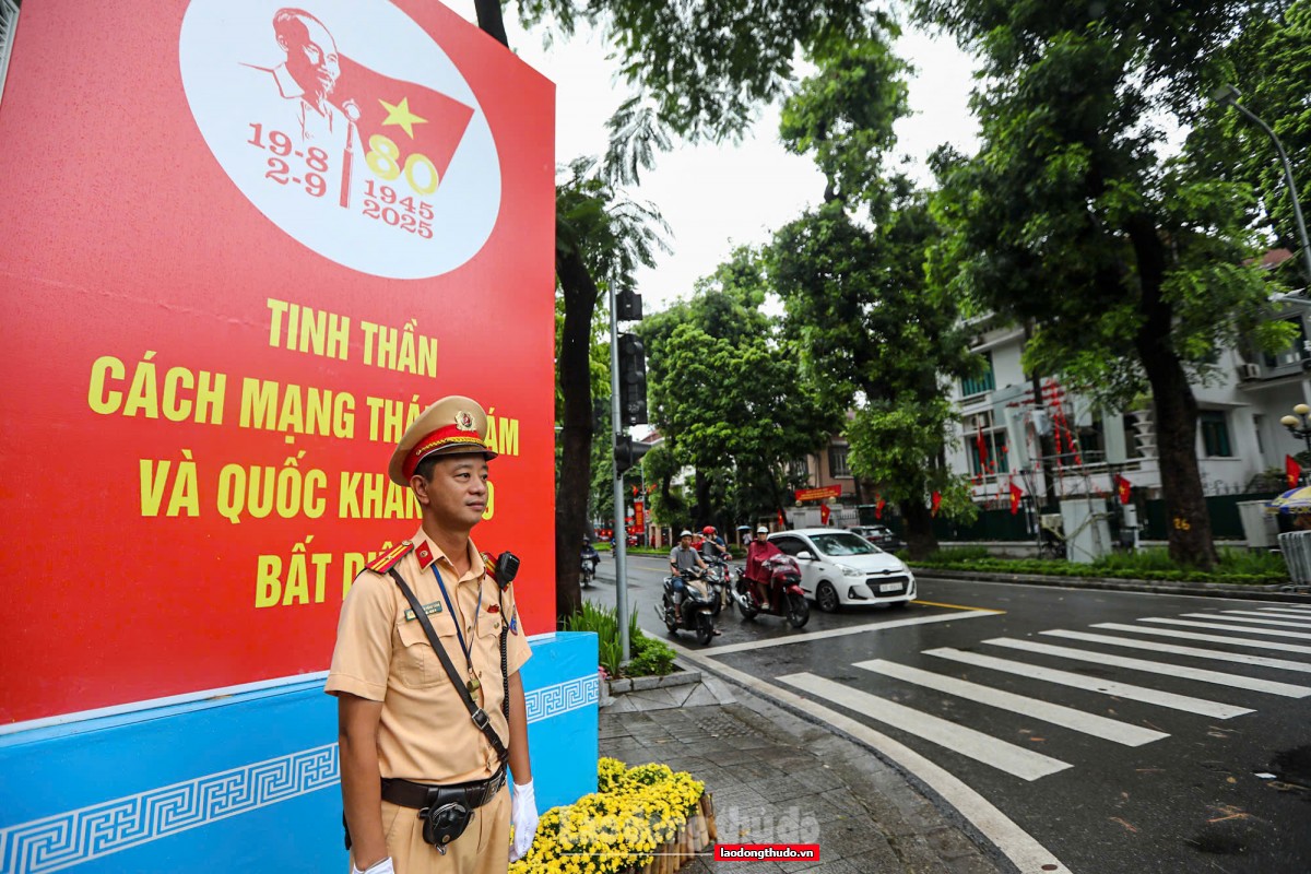 An ninh được thắt chặt trước giờ sơ duyệt diễu binh, diễu hành 27/8 An ninh thắt chặt trước giờ sơ duyệt diễu binh, diễu hành tối 27/8