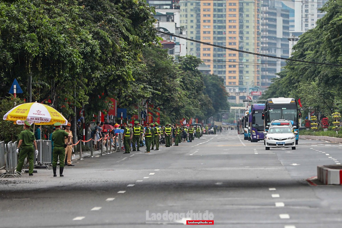 An ninh được thắt chặt trước giờ sơ duyệt diễu binh, diễu hành 27/8 An ninh thắt chặt trước giờ sơ duyệt diễu binh, diễu hành tối 27/8