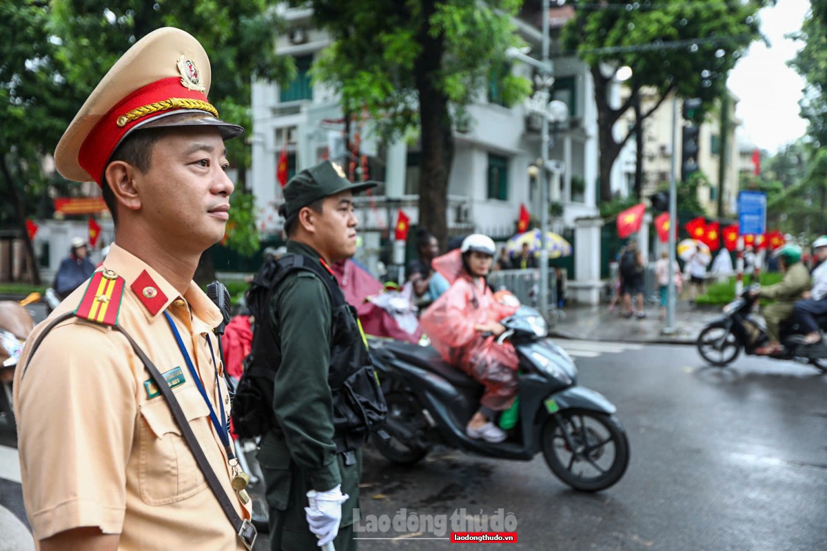 An ninh được thắt chặt trước giờ sơ duyệt diễu binh, diễu hành 27/8 An ninh thắt chặt trước giờ sơ duyệt diễu binh, diễu hành tối 27/8