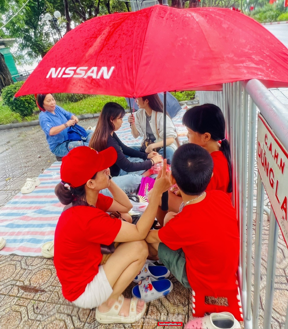 Người dân háo hức chờ đón màn sơ duyệt Lễ diễu binh, diễu hành A80