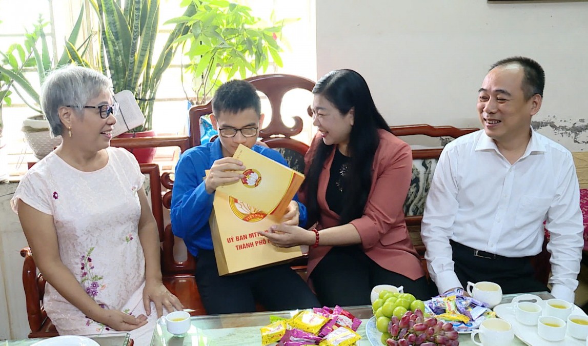 Mỗi gia đình cần nỗ lực vượt khó, vươn lên xây dựng cuộc sống ấm no, hạnh phúc