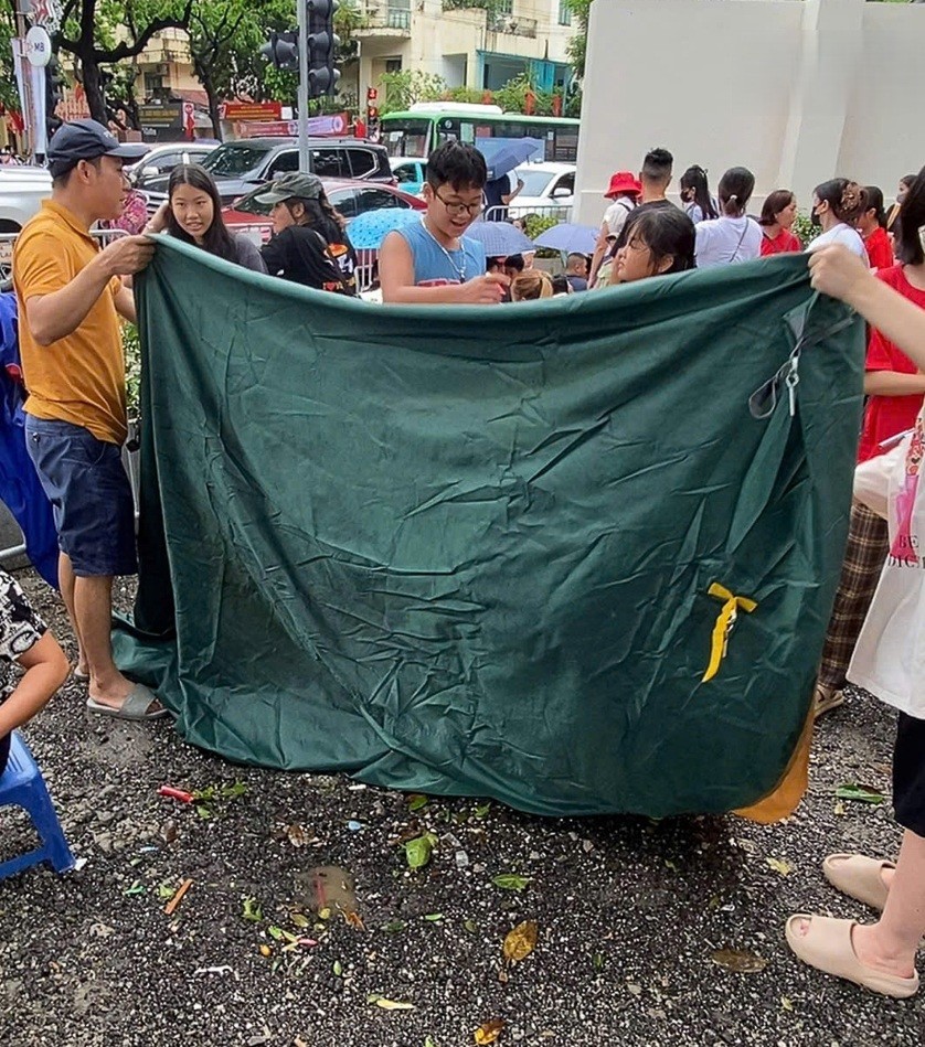 Xử lý nghiêm hành vi trục lợi  bán ghế giữ chỗ xem diễu binh