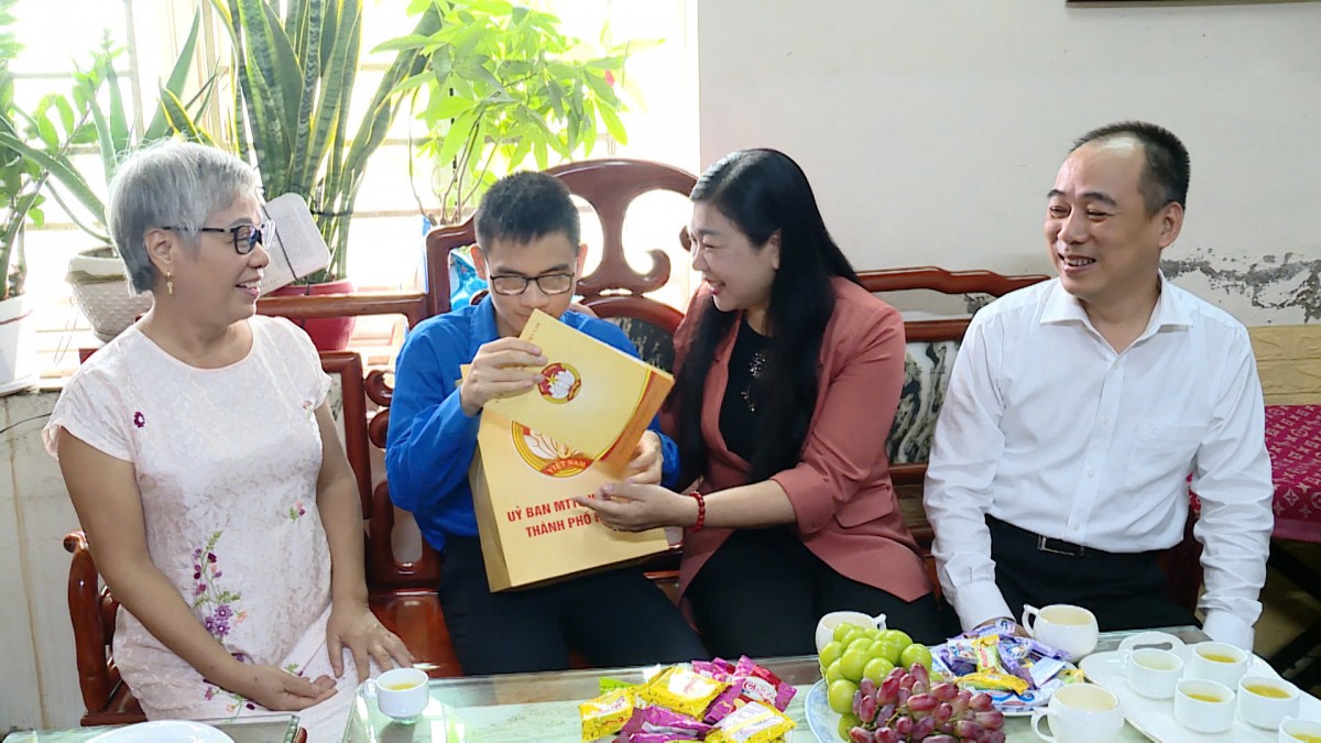 Mỗi gia đình cần nỗ lực vượt khó, vươn lên xây dựng cuộc sống ấm no, hạnh phúc