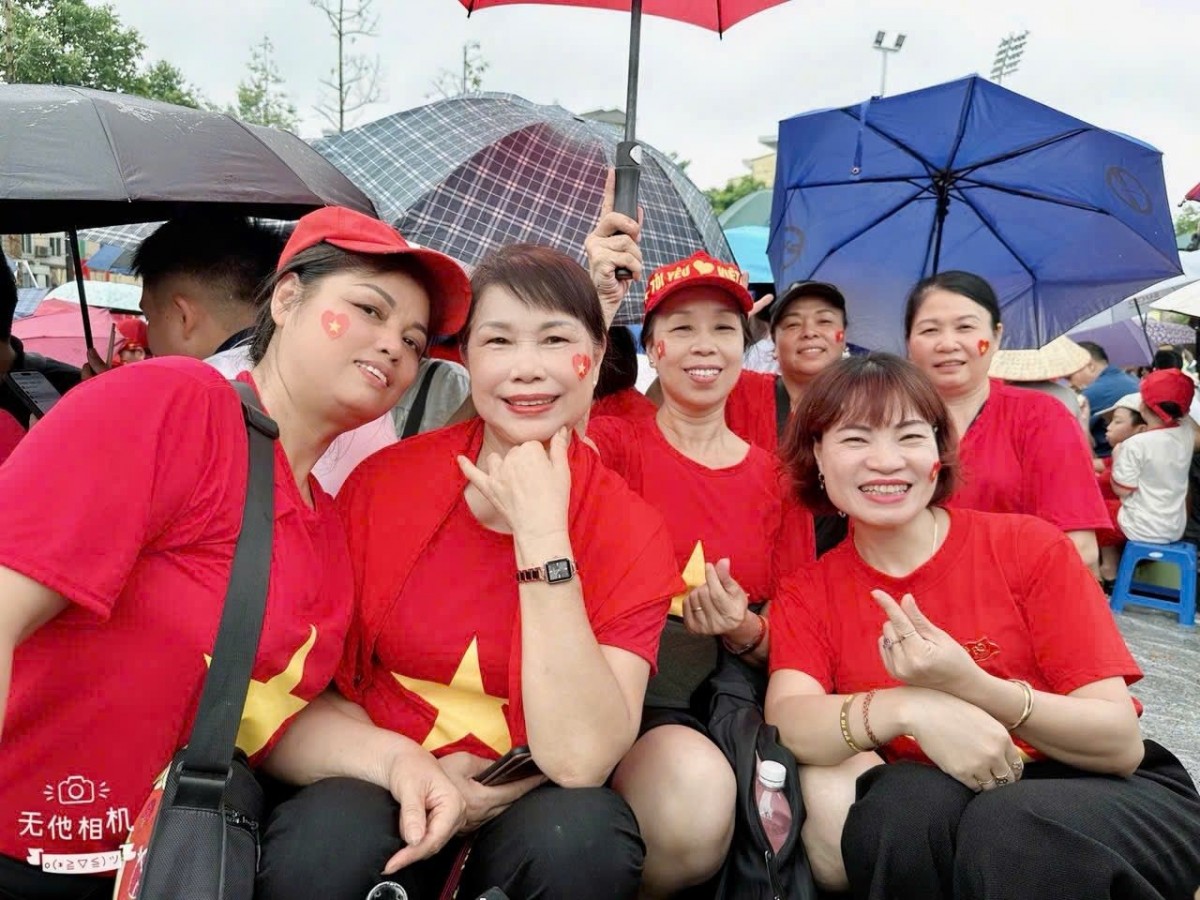 Live: Hàng vạn người dân, du khách xuống đường xem sơ duyệt diễu binh, diễu hành chuẩn bị cho Đại lễ 2/9
