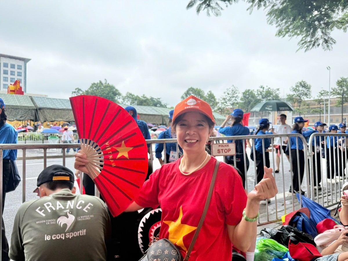 Hàng vạn người dân, du khách xuống đường xem sơ duyệt diễu binh, diễu hành chuẩn bị cho Đại lễ 2/9