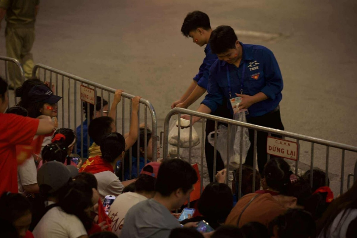 Hàng vạn người dân, du khách xuống đường xem sơ duyệt diễu binh, diễu hành chuẩn bị cho Đại lễ 2/9