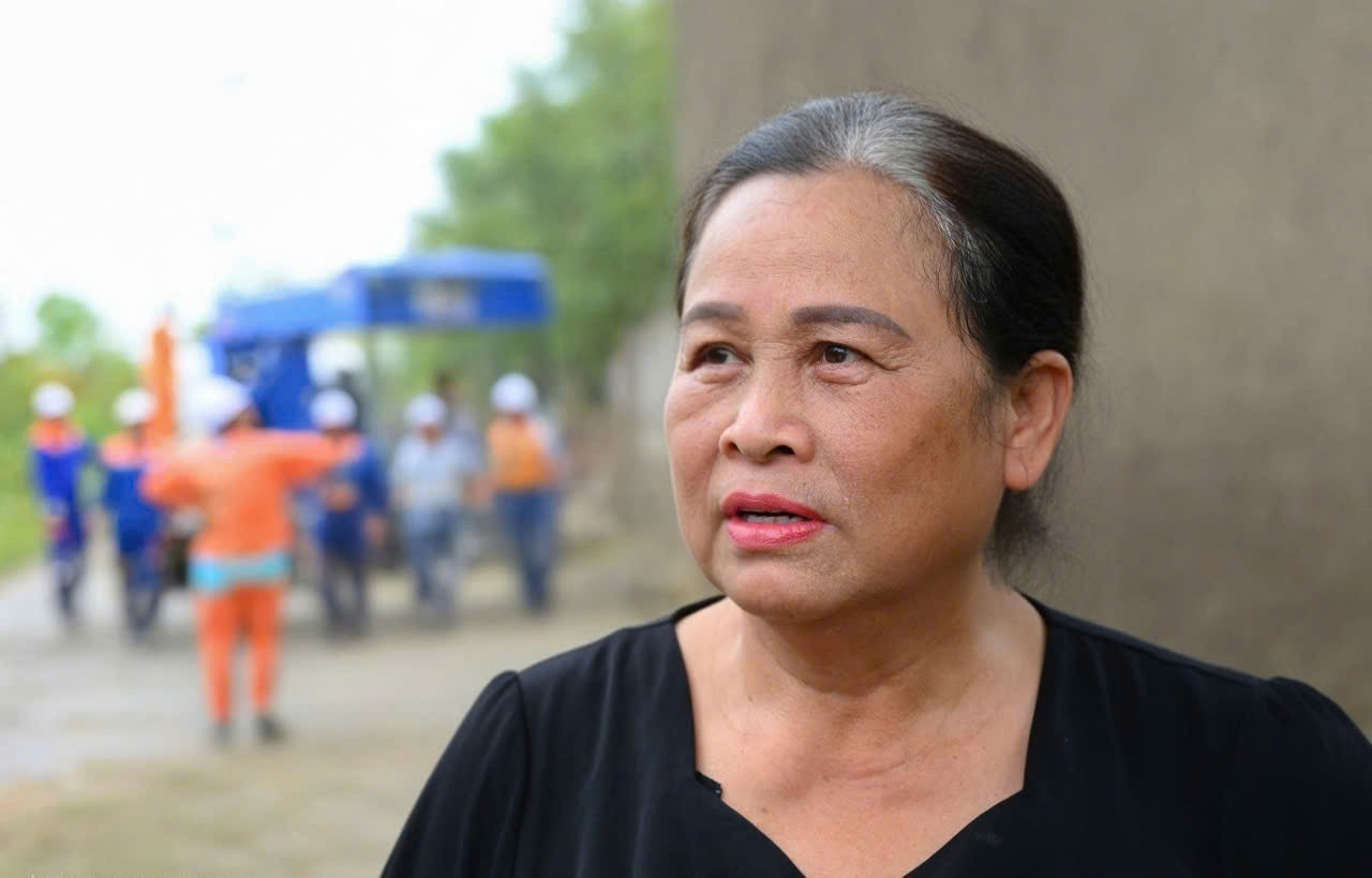 Xúc động hình ảnh công nhân các tỉnh, thành hỗ trợ Nghệ An khắc phục bão số 5