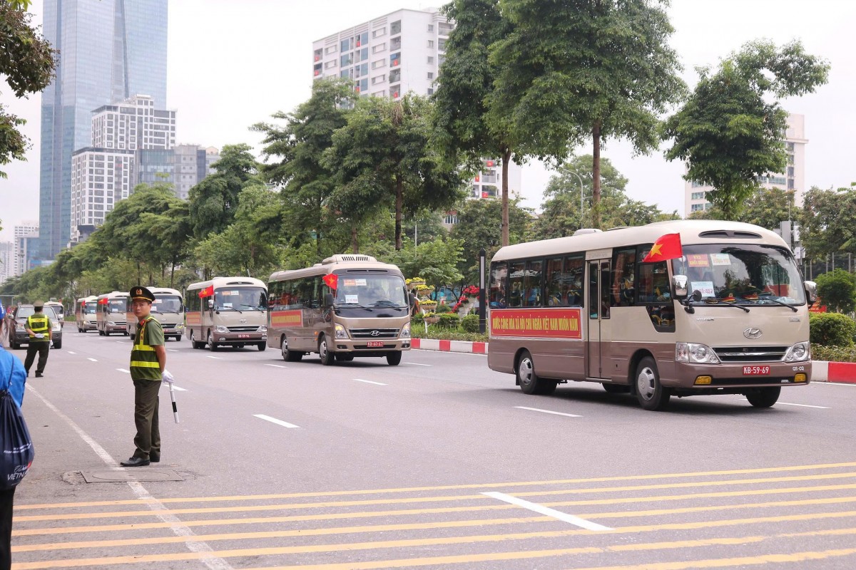 Hàng vạn người dân, du khách xuống đường xem sơ duyệt diễu binh, diễu hành chuẩn bị cho Đại lễ 2/9