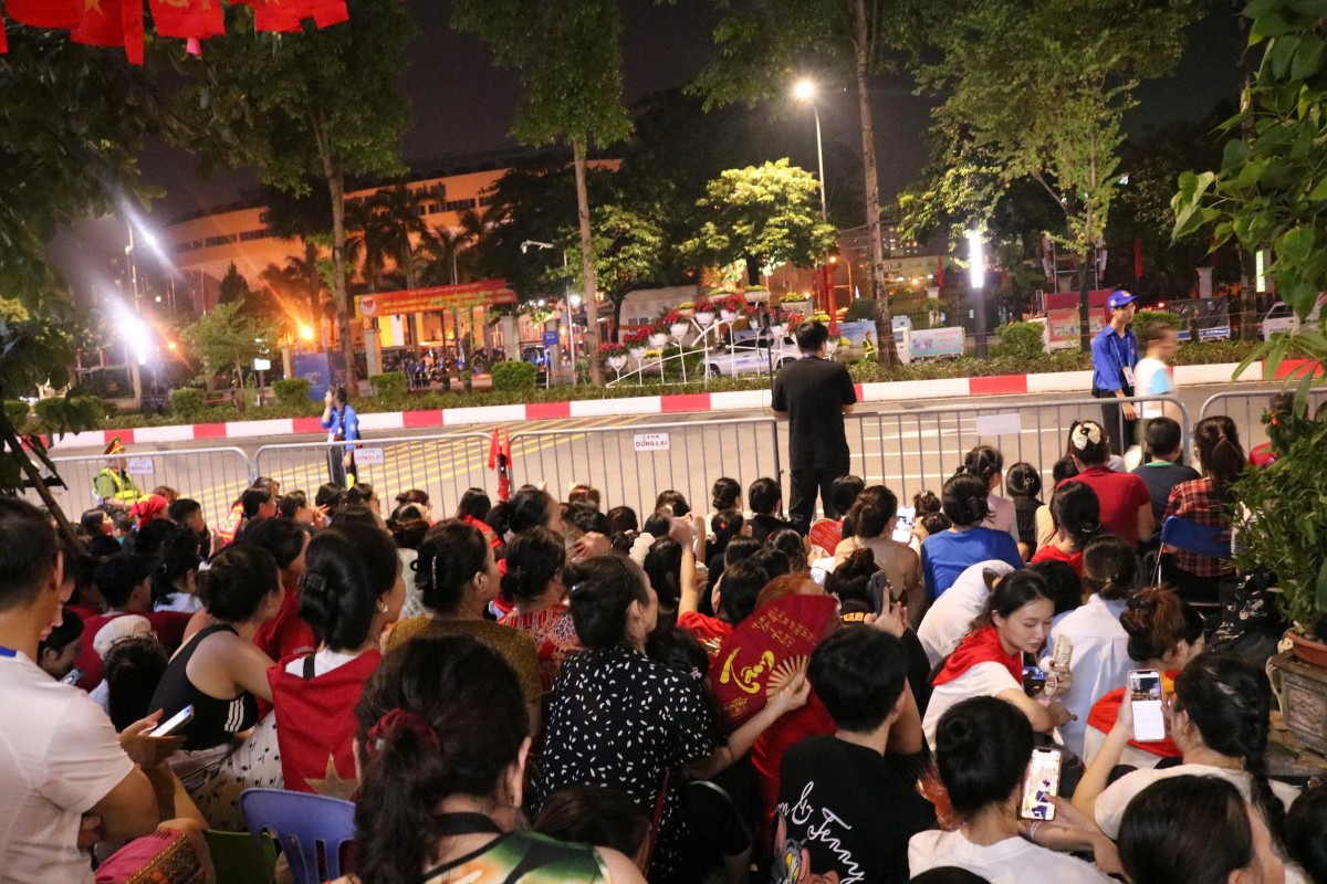 Hàng vạn người dân, du khách xuống đường xem sơ duyệt diễu binh, diễu hành chuẩn bị cho Đại lễ 2/9