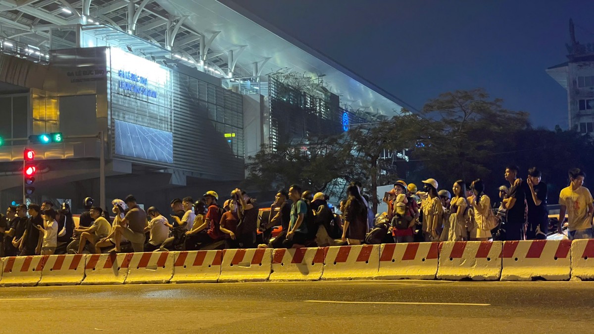 Hàng vạn người dân, du khách xuống đường xem sơ duyệt diễu binh, diễu hành chuẩn bị cho Đại lễ 2/9