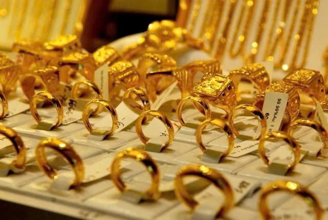 Thủ tướng yêu cầu báo cáo giải pháp quản lý thị trường tiền tệ, vàng