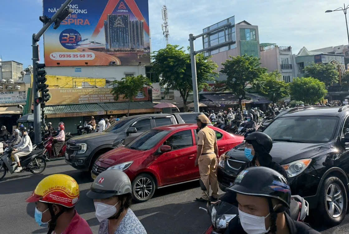 TP.HCM: Điều tiết giao thông phục vụ thi công cầu Bình Triệu 1