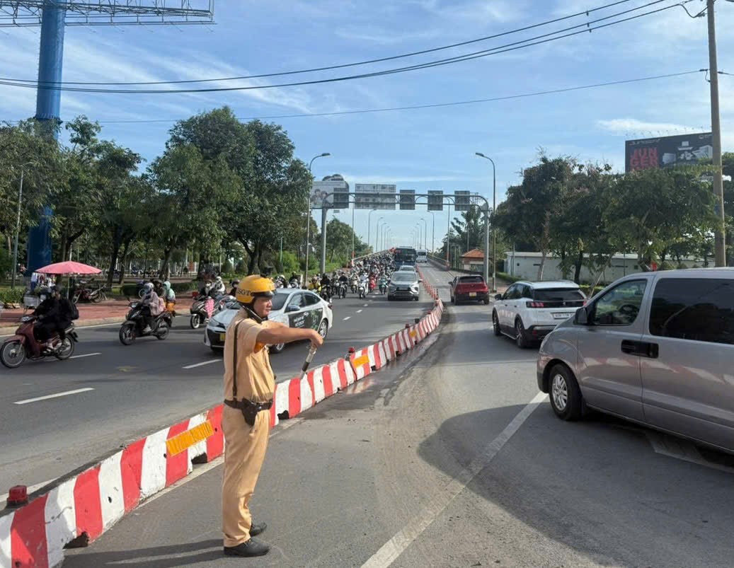 TP.HCM: Điều tiết giao thông phục vụ thi công cầu Bình Triệu 1