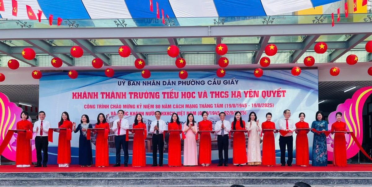 Phường Cầu Giấy gắn biển công trình chào mừng Quốc khánh 2/9