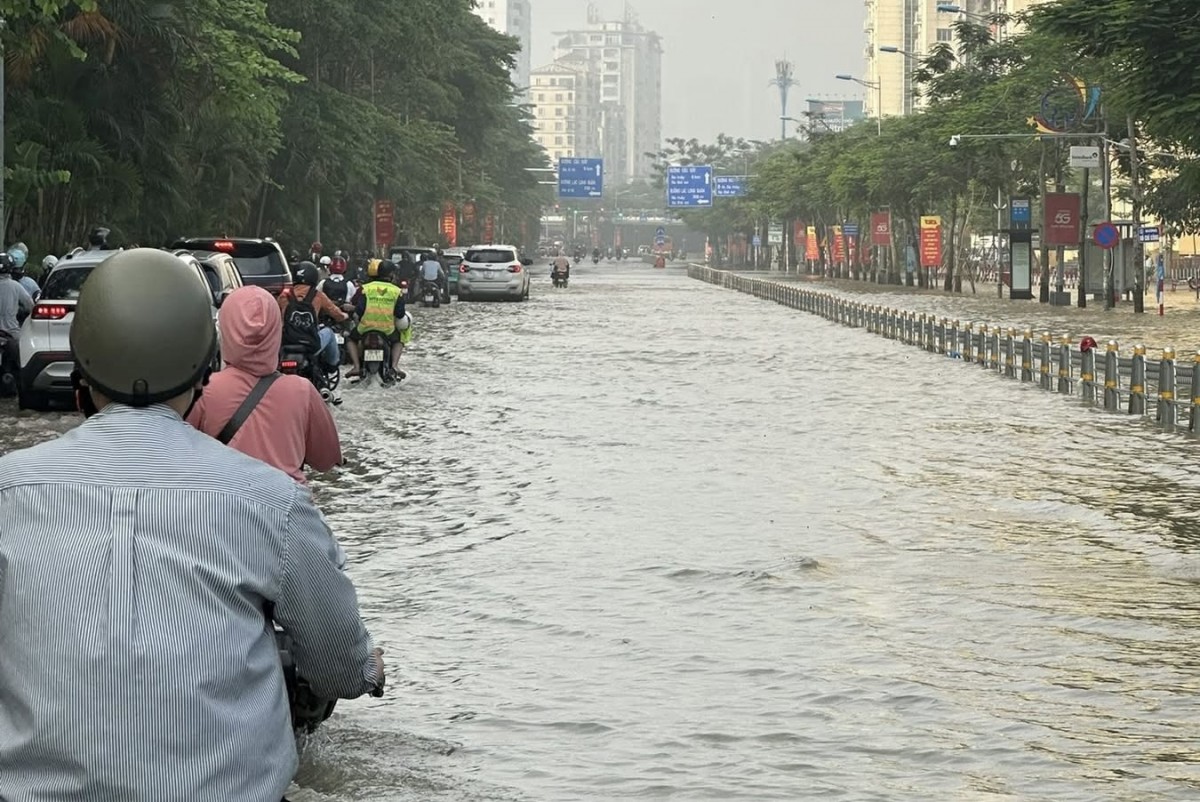 Hà Nội: Khắc phục các điểm úng ngập do nước sông Nhuệ dâng cao sau bão số 5