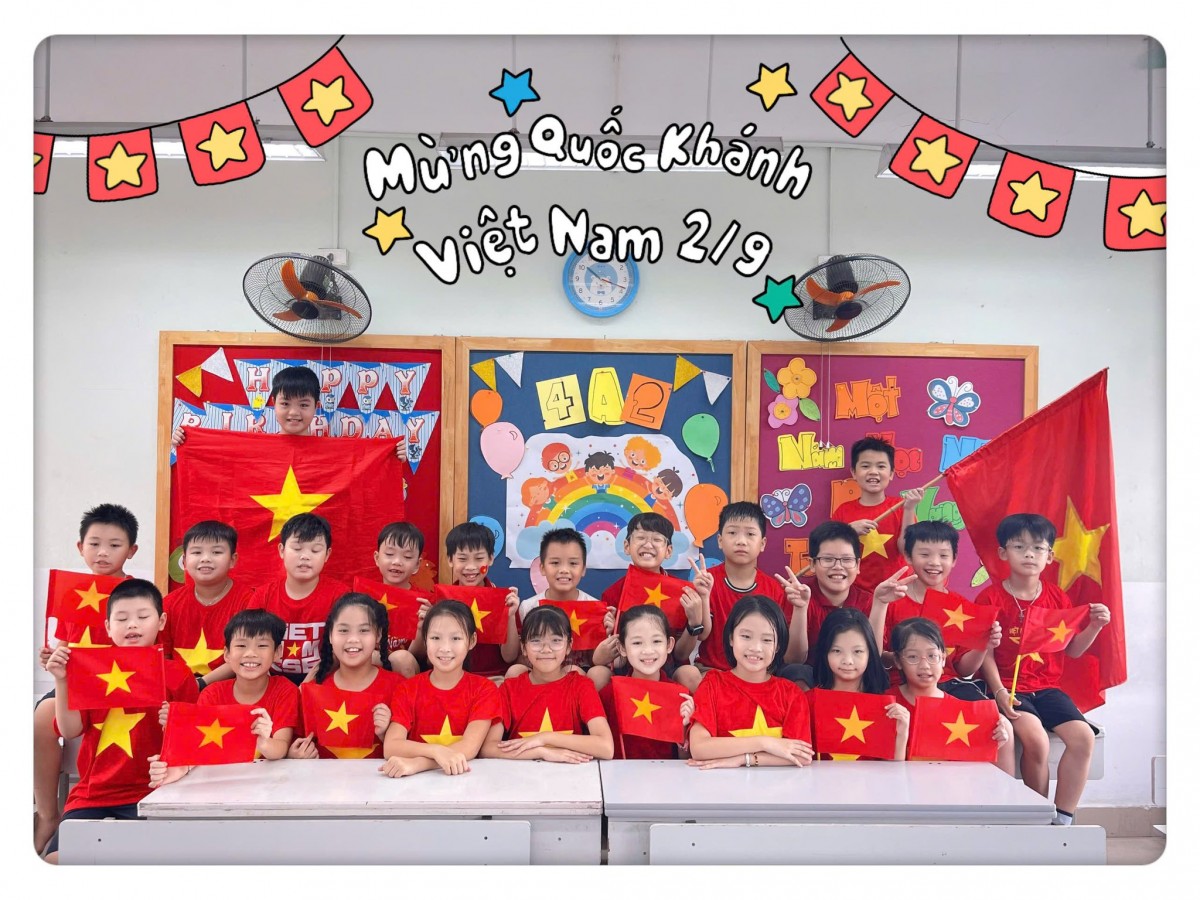Trường lớp ở Thủ đô Hà Nội rực rỡ cờ hoa, lan tỏa lòng tự hào dân tộc
