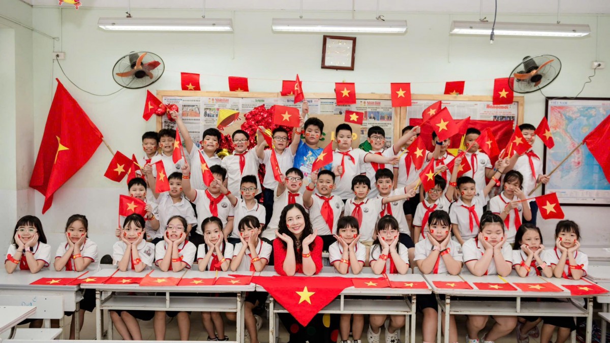 Thầy và trò Thủ đô rộn ràng trong không khí hân hoan chào mừng Đại lễ 80 năm Quốc khánh 2/9 Thầy và trò Thủ đô rộn ràng trong không khí hân hoan chào mừng Đại lễ 80 năm Quốc khánh 2/9