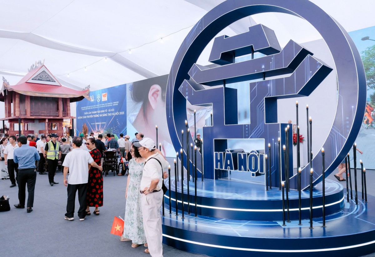 Chủ tịch UBND thành phố Hà Nội Trần Sỹ Thanh tham quan Không gian Truyền thống và Sáng tạo Hà Nội 2025 Chủ tịch UBND thành phố Hà Nội Trần Sỹ Thanh tham quan Không gian Truyền thống và Sáng tạo Hà Nội 2025