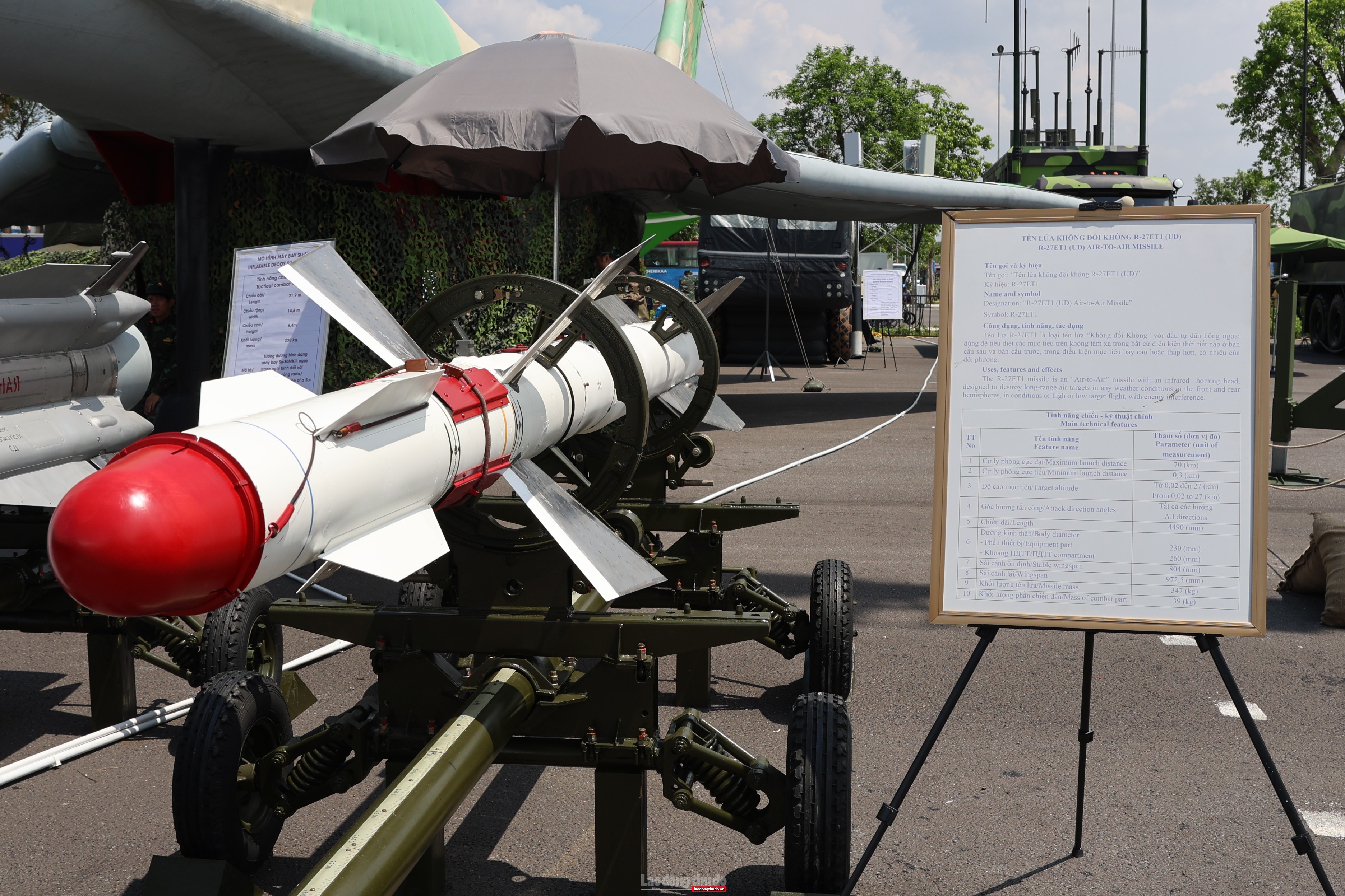 Cận cảnh các khí tài quân sự hiện đại của Việt Nam Cận cảnh các khí tài quân sự hiện đại của Việt Nam