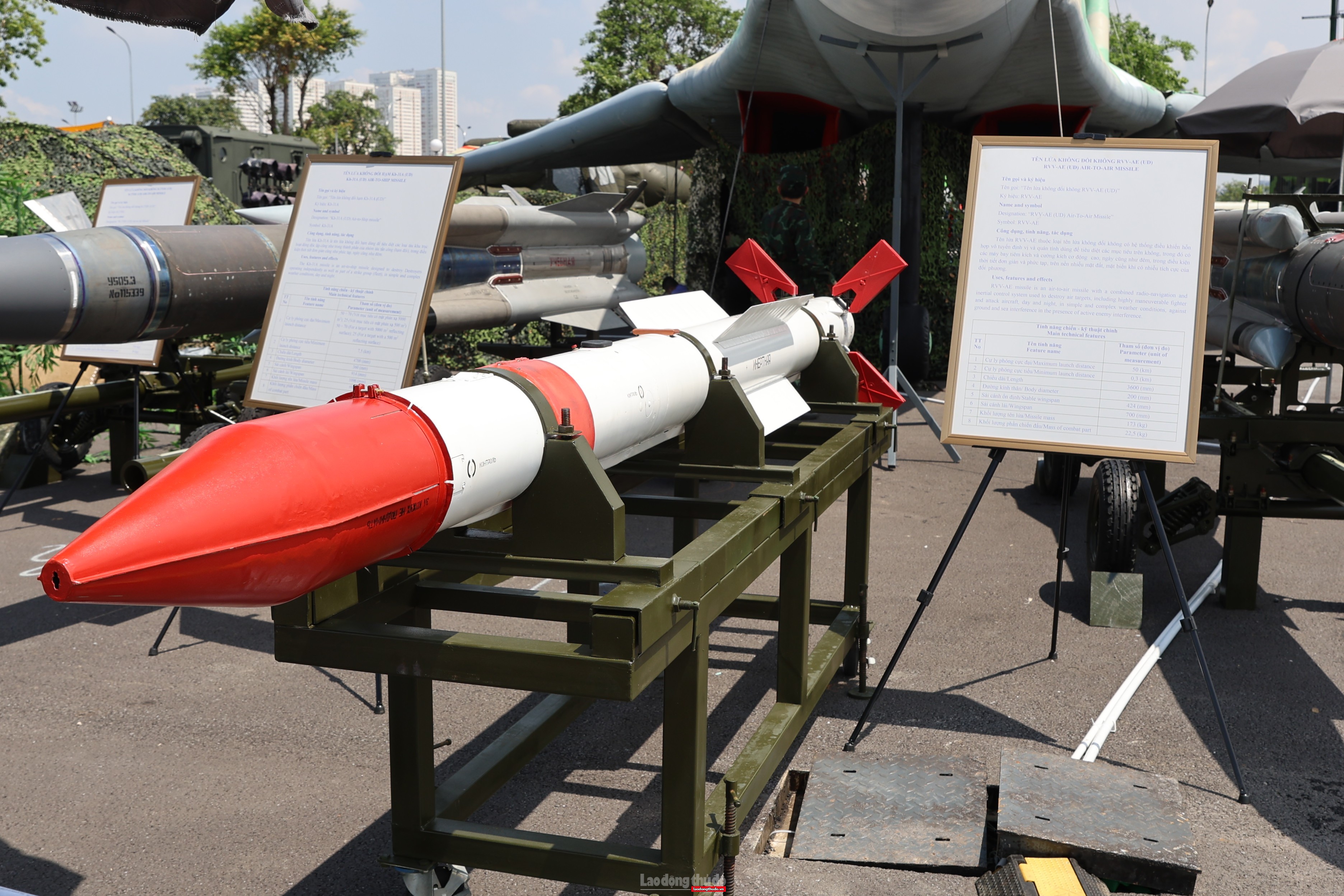 Cận cảnh các khí tài quân sự hiện đại của Việt Nam Cận cảnh các khí tài quân sự hiện đại của Việt Nam