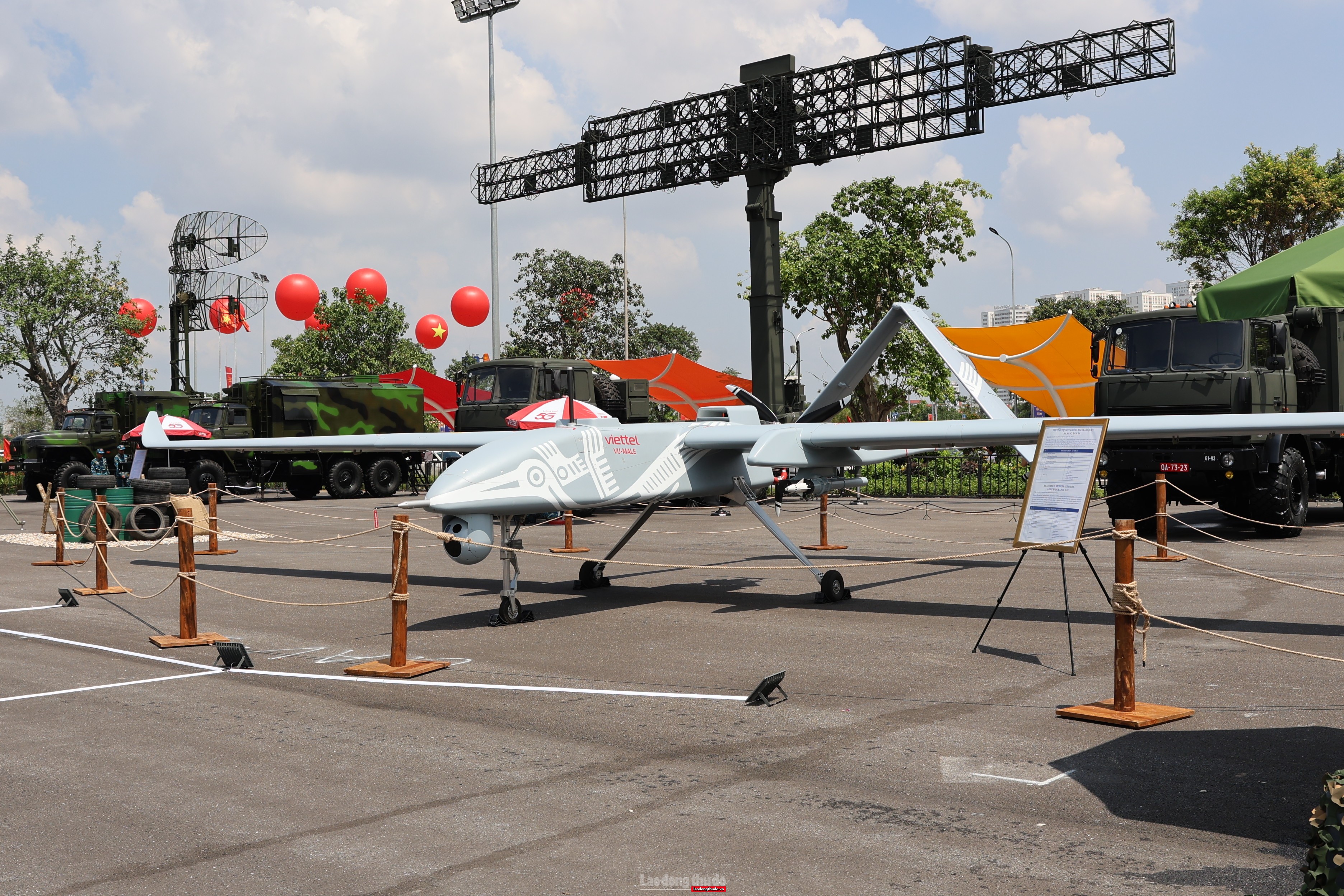 Cận cảnh các khí tài quân sự hiện đại của Việt Nam Cận cảnh các khí tài quân sự hiện đại của Việt Nam