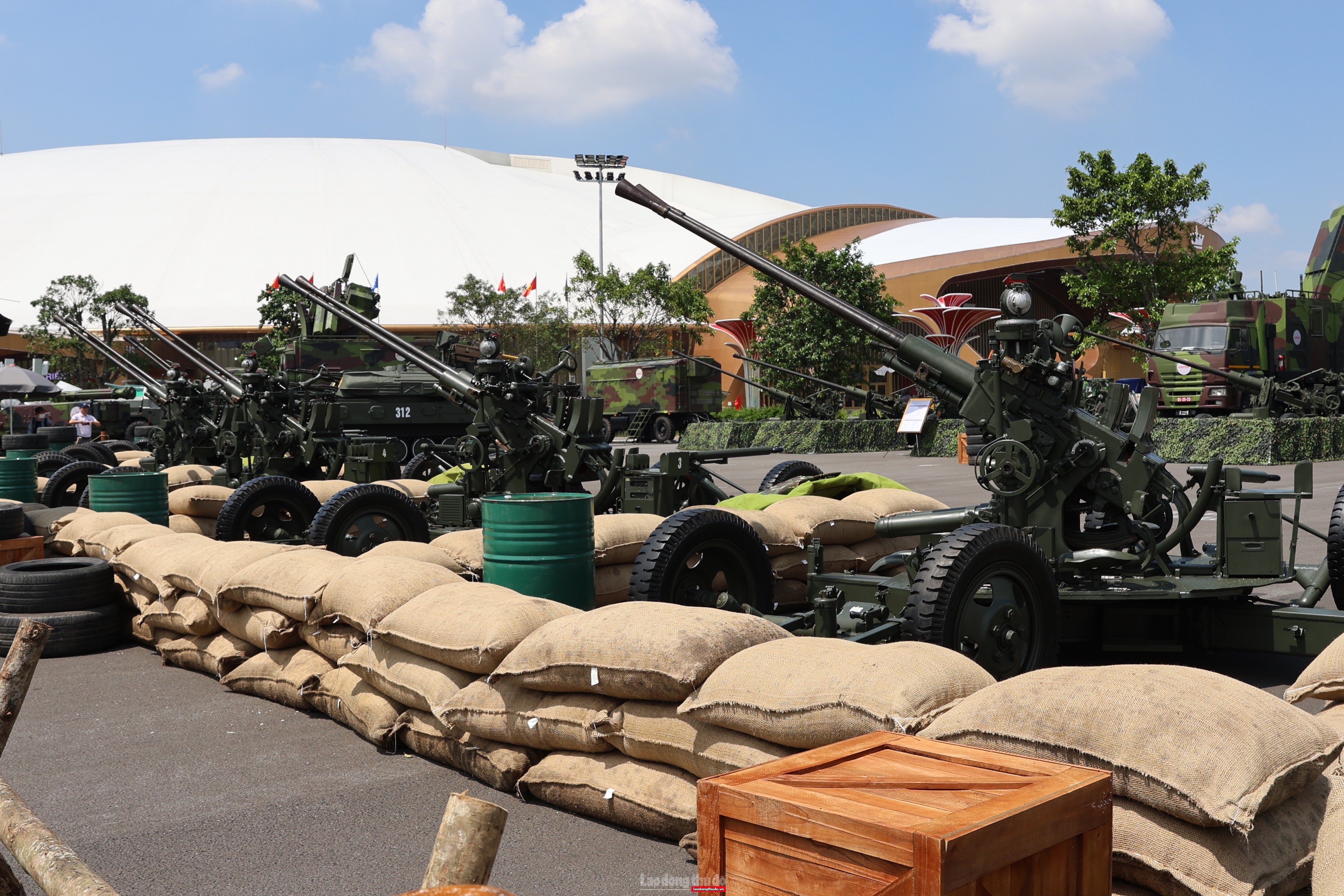 Cận cảnh các khí tài quân sự hiện đại của Việt Nam Cận cảnh các khí tài quân sự hiện đại của Việt Nam