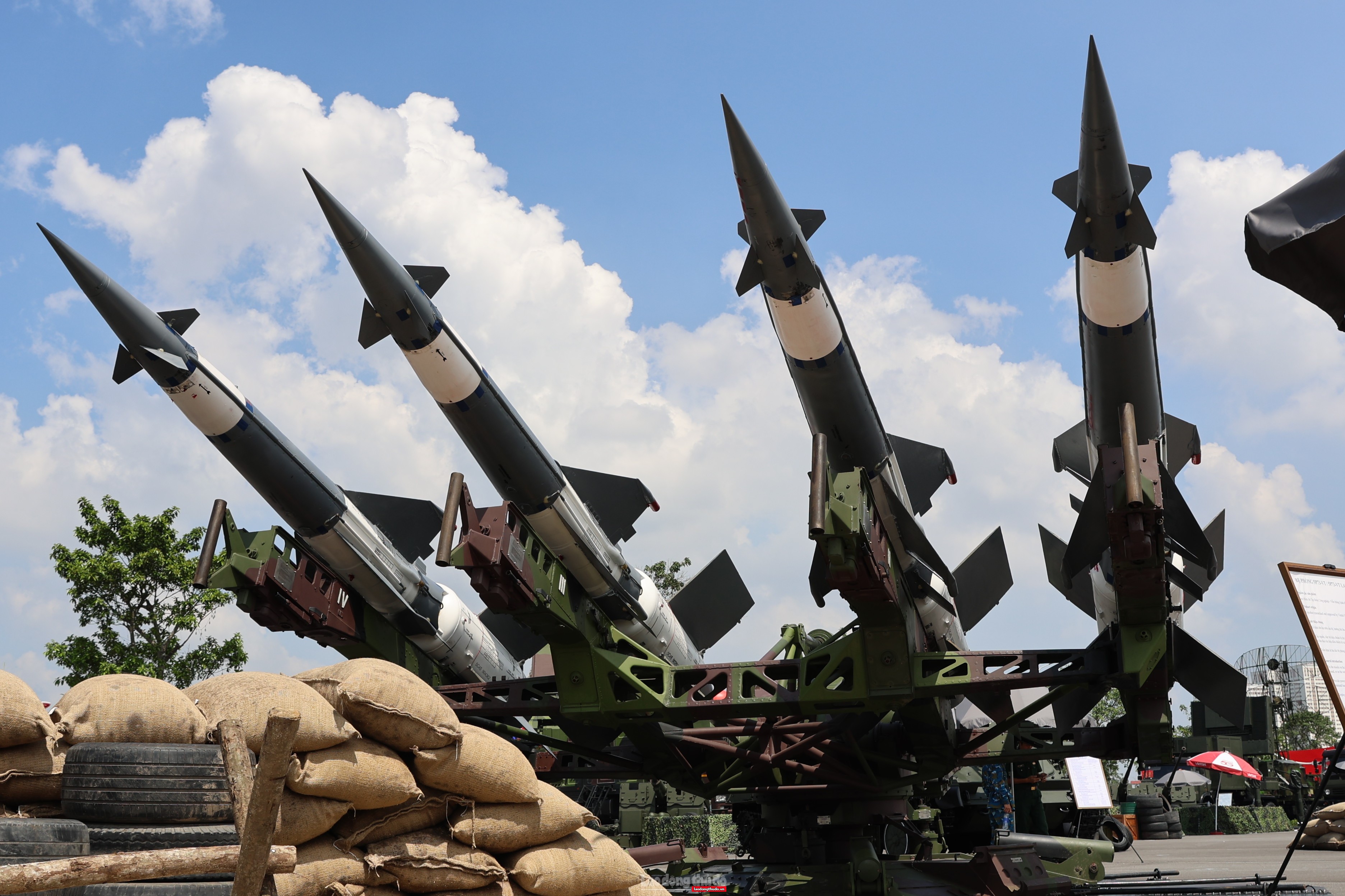 Cận cảnh các khí tài quân sự hiện đại của Việt Nam Cận cảnh các khí tài quân sự hiện đại của Việt Nam