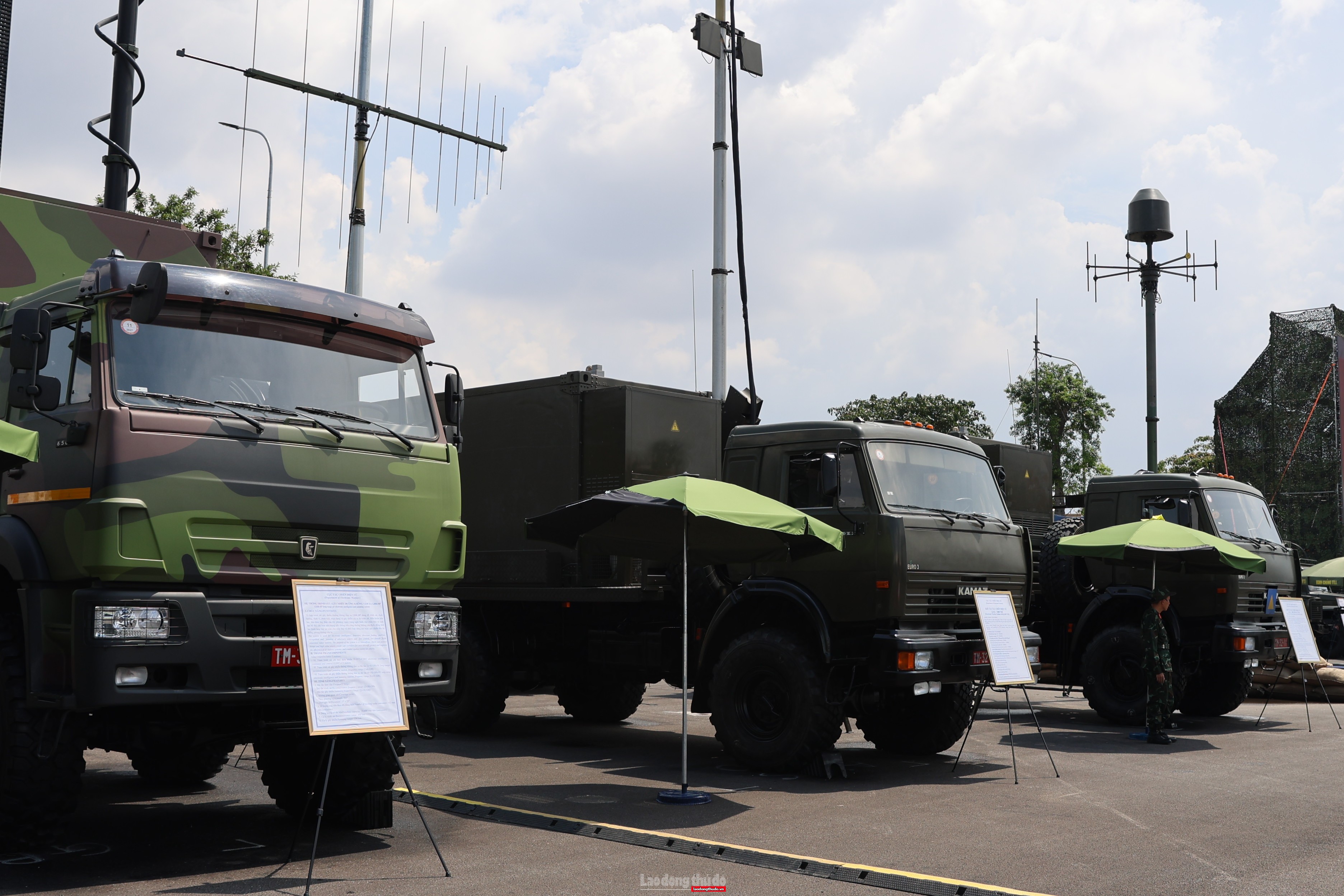 Cận cảnh các khí tài quân sự hiện đại của Việt Nam Cận cảnh các khí tài quân sự hiện đại của Việt Nam