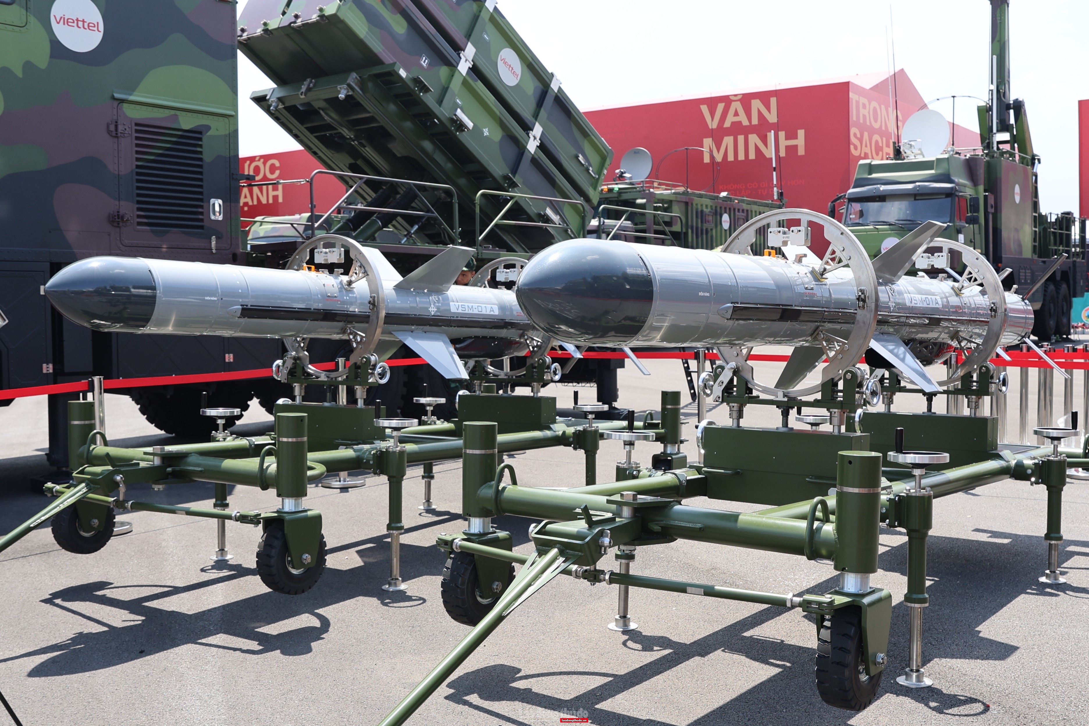 Cận cảnh các khí tài quân sự hiện đại của Việt Nam Cận cảnh các khí tài quân sự hiện đại của Việt Nam