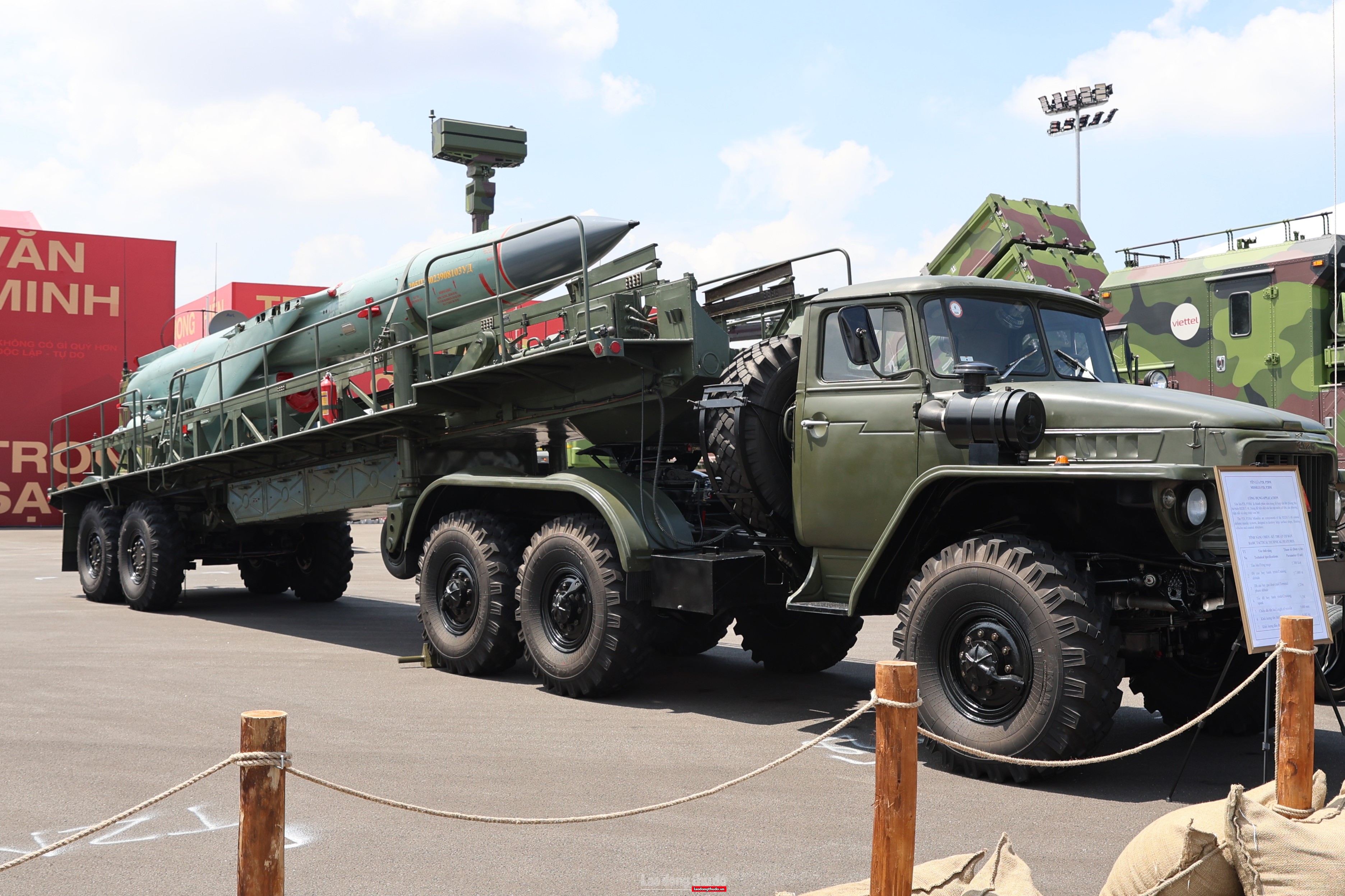 Cận cảnh các khí tài quân sự hiện đại của Việt Nam Cận cảnh các khí tài quân sự hiện đại của Việt Nam