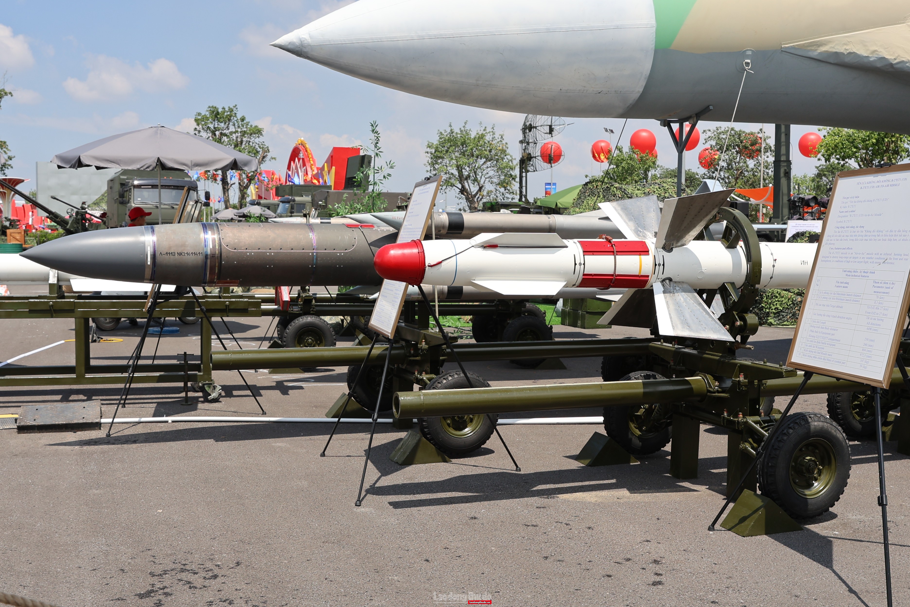 Cận cảnh các khí tài quân sự hiện đại của Việt Nam Cận cảnh các khí tài quân sự hiện đại của Việt Nam