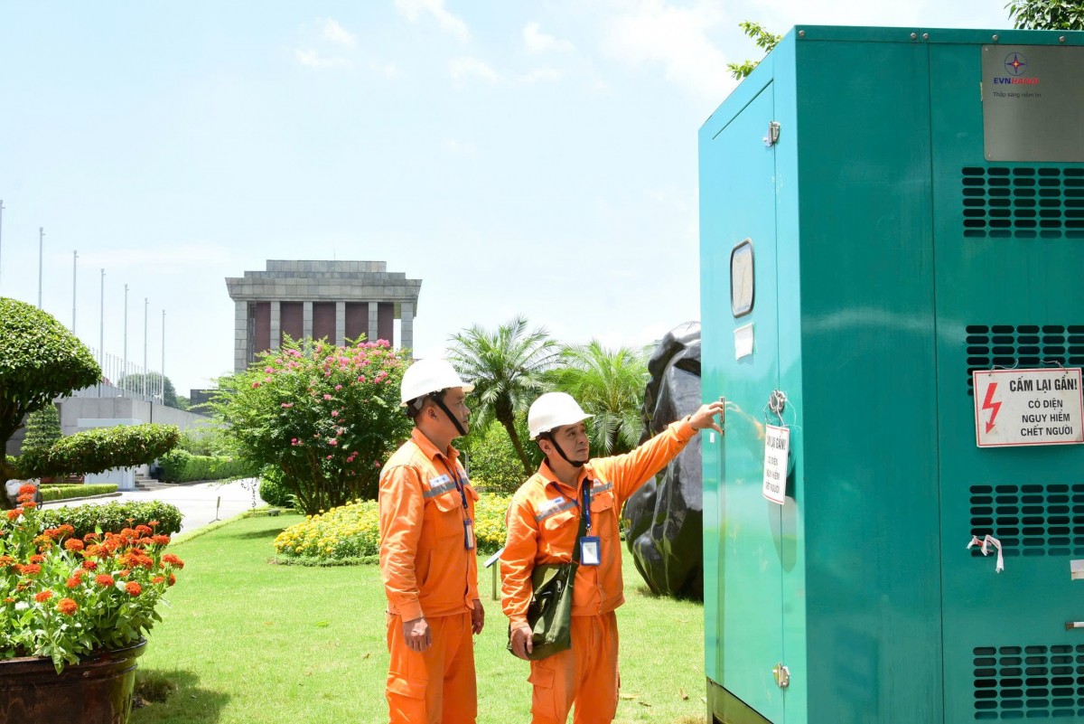 EVNHANOI ứng trực 24/24h đảm bảo cấp điện ổn định cho Đại lễ A80
