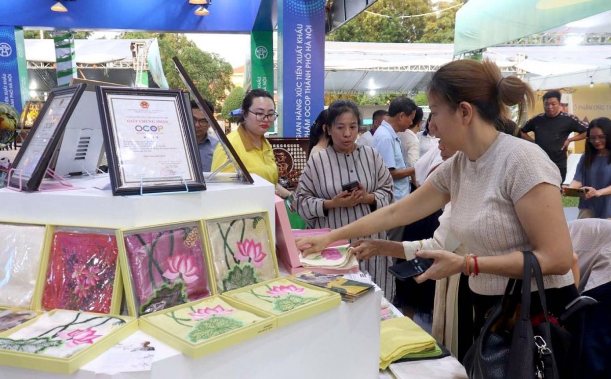 Vươn mình thành trung tâm kết nối vùng