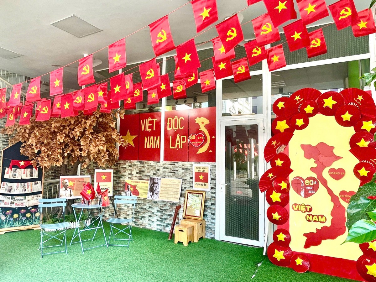 Thầy và trò Thủ đô rộn ràng trong không khí hân hoan chào mừng Đại lễ 80 năm Quốc khánh 2/9 Thầy và trò Thủ đô rộn ràng trong không khí hân hoan chào mừng Đại lễ 80 năm Quốc khánh 2/9