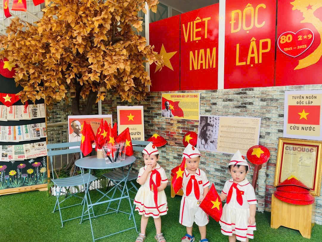 Thầy và trò Thủ đô rộn ràng trong không khí hân hoan chào mừng Đại lễ 80 năm Quốc khánh 2/9 Thầy và trò Thủ đô rộn ràng trong không khí hân hoan chào mừng Đại lễ 80 năm Quốc khánh 2/9