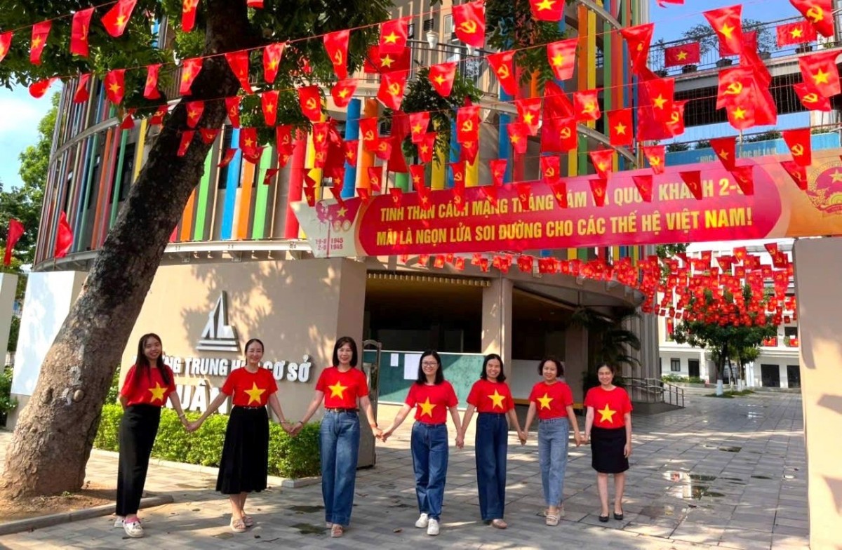 Thầy và trò Thủ đô rộn ràng trong không khí hân hoan chào mừng Đại lễ 80 năm Quốc khánh 2/9 Thầy và trò Thủ đô rộn ràng trong không khí hân hoan chào mừng Đại lễ 80 năm Quốc khánh 2/9