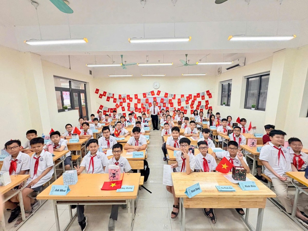 Thầy và trò Thủ đô rộn ràng trong không khí hân hoan chào mừng Đại lễ 80 năm Quốc khánh 2/9 Thầy và trò Thủ đô rộn ràng trong không khí hân hoan chào mừng Đại lễ 80 năm Quốc khánh 2/9