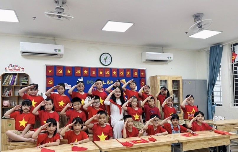 Thầy và trò Thủ đô rộn ràng trong không khí hân hoan chào mừng Đại lễ 80 năm Quốc khánh 2/9 Thầy và trò Thủ đô rộn ràng trong không khí hân hoan chào mừng Đại lễ 80 năm Quốc khánh 2/9