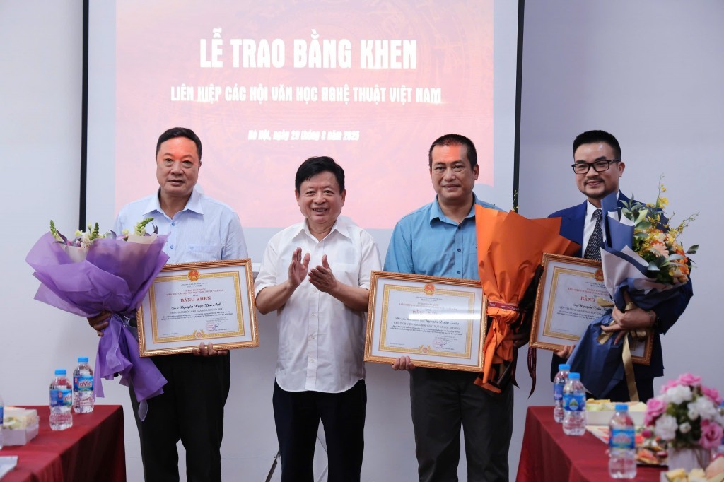 Khởi động đề án hợp tác xã điện tử và phát động phong trào văn hóa đọc Khởi động đề án hợp tác xã điện tử và phát động phong trào văn hóa đọc