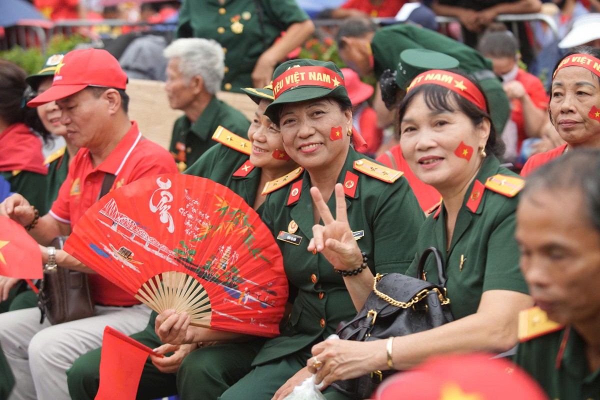 Công an Hà Nội sắp xếp chỗ ngồi ưu tiên cho cựu chiến binh, người cao tuổi xem diễu binh Công an Hà Nội sắp xếp chỗ ngồi ưu tiên cho cựu chiến binh, người cao tuổi xem diễu binh