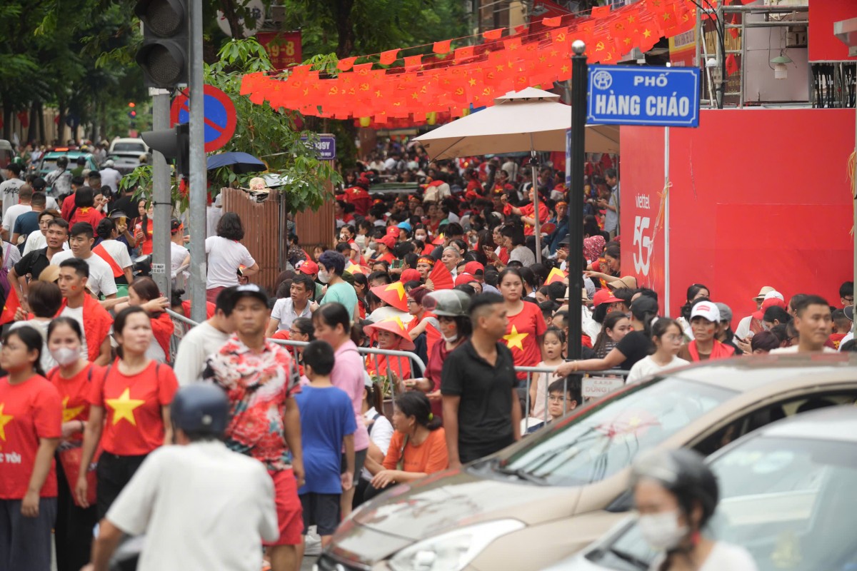 Công an Hà Nội sắp xếp chỗ ngồi ưu tiên cho cựu chiến binh, người cao tuổi xem diễu binh Công an Hà Nội sắp xếp chỗ ngồi ưu tiên cho cựu chiến binh, người cao tuổi xem diễu binh