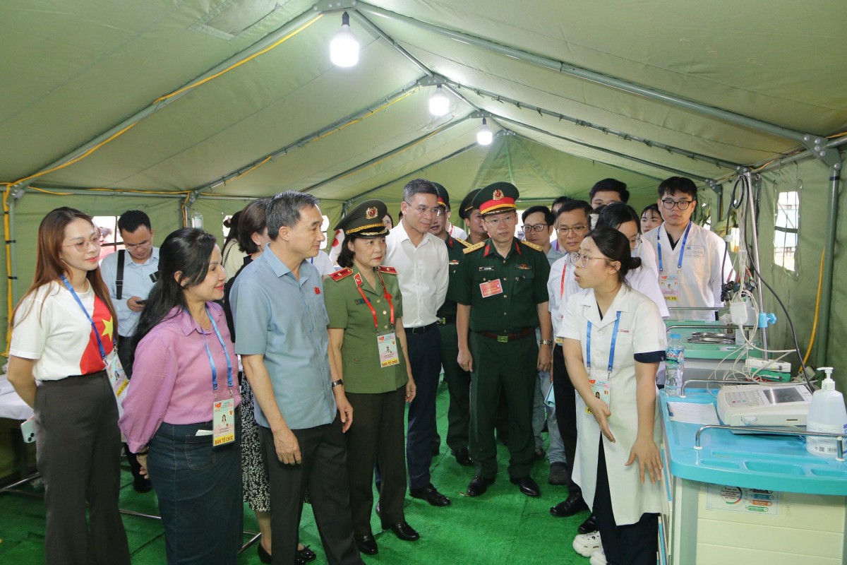 Thứ trưởng Bộ Y tế Trần Văn Thuấn kiểm tra công tác y tế phục vụ sự kiện A80 Thứ trưởng Bộ Y tế Trần Văn Thuấn kiểm tra công tác y tế phục vụ sự kiện A80