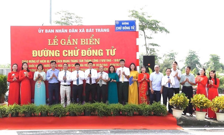 Xã Bát Tràng gắn biển 3 tuyến đường