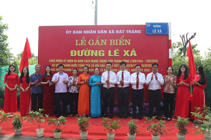 Xã Bát Tràng gắn biển 3 tuyến đường