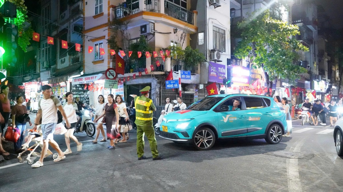 An ninh thắt chặt trước giờ tập kết các khối diễu binh