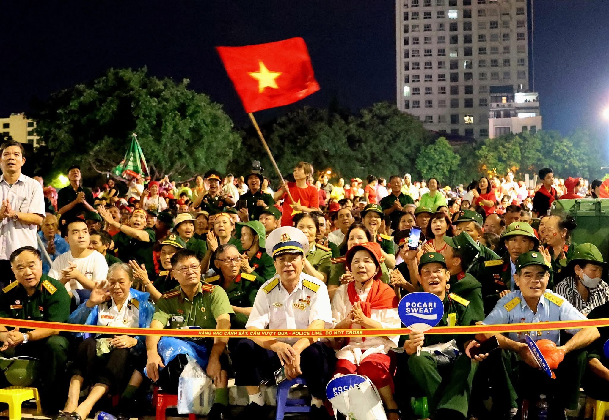 Cựu chiến binh thức trắng đêm chờ xem diễu binh